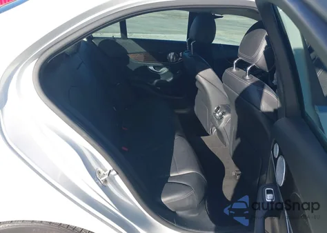 2015 Mercedes-Benz C 300 из США, поврежденный, VIN 55SWF4JB2FU071516